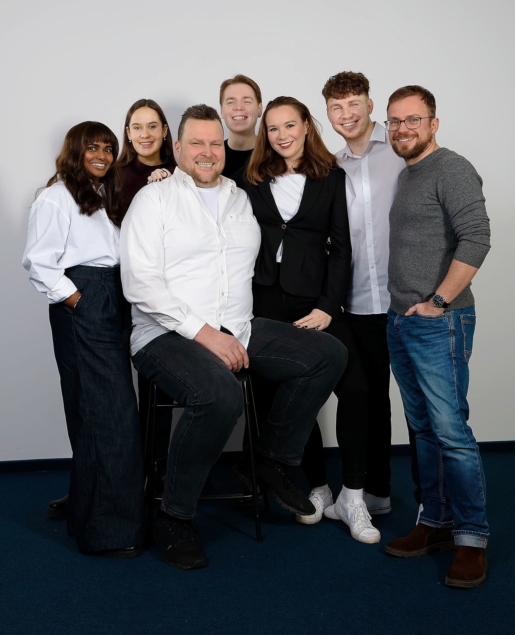 Das 7-köpfige Team hinter dem Xisi Meldecenter.
